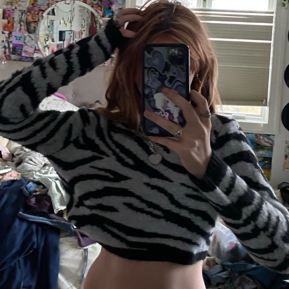 Adorable zebra sweater so soft